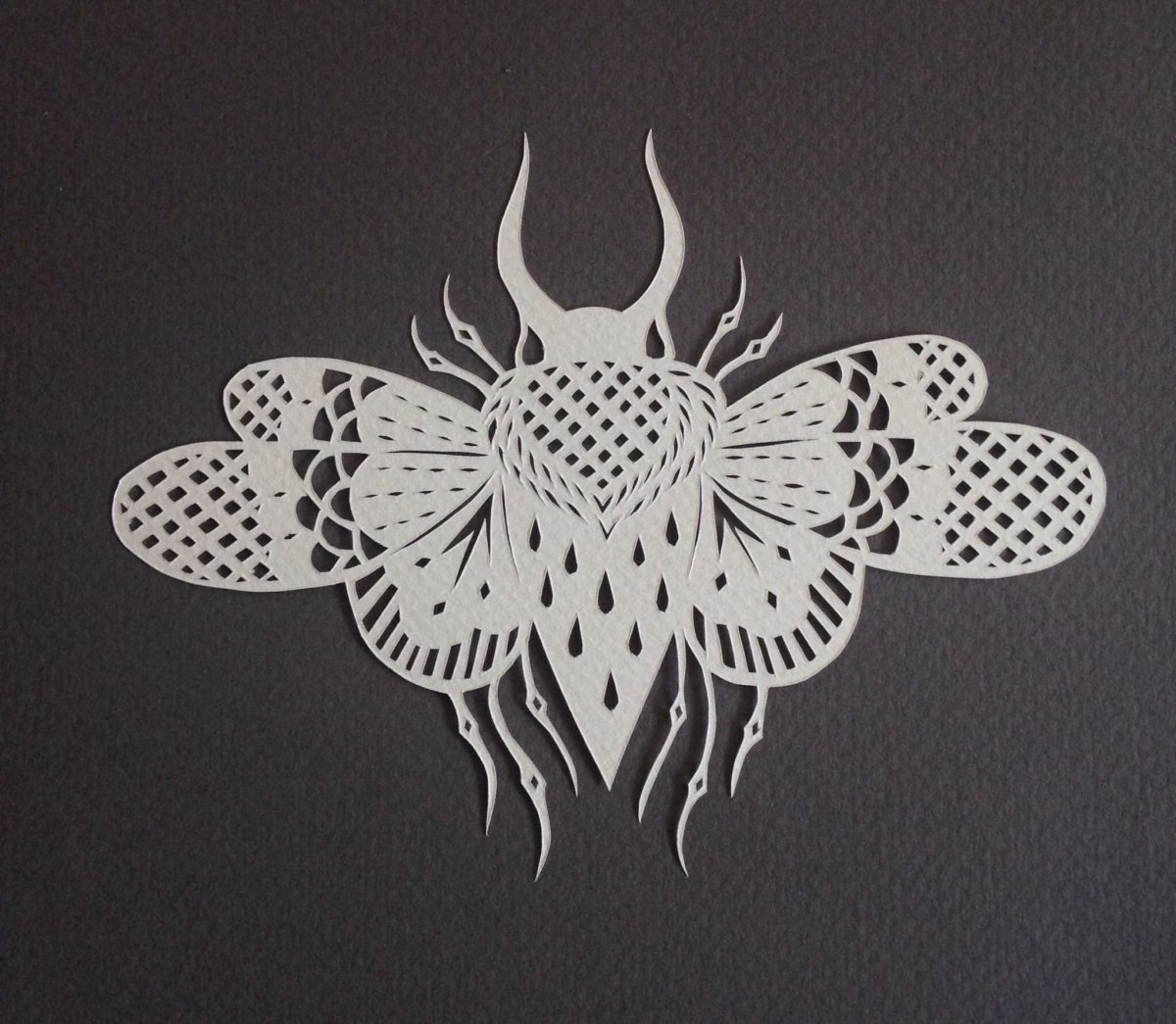 Ажурное вырезание насекомые