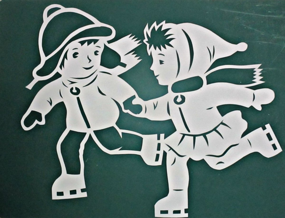 Сказочные герои в окне