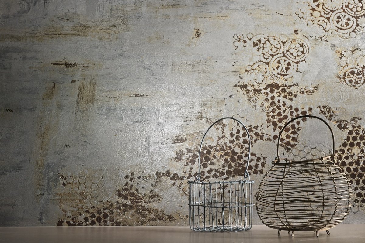 Дракон на стену через трафарет штукатурка