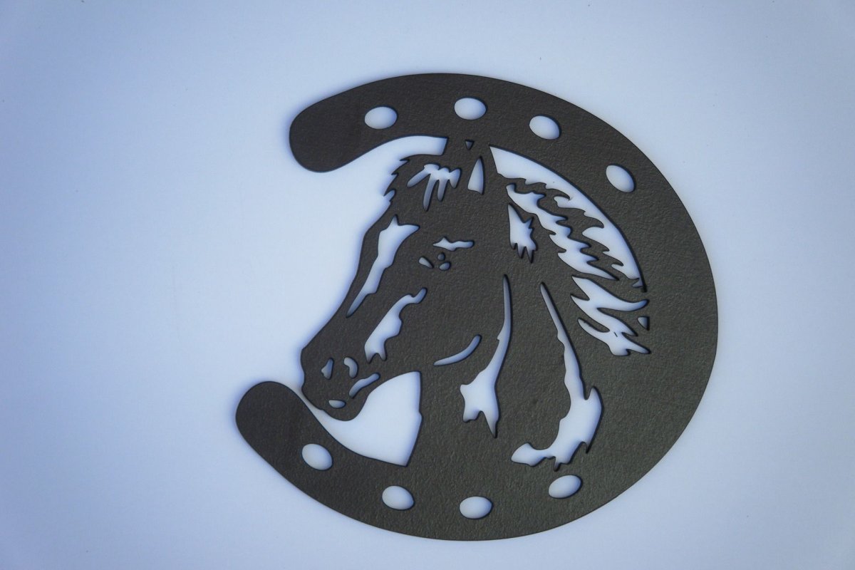 Подкова с лошадью трафарет