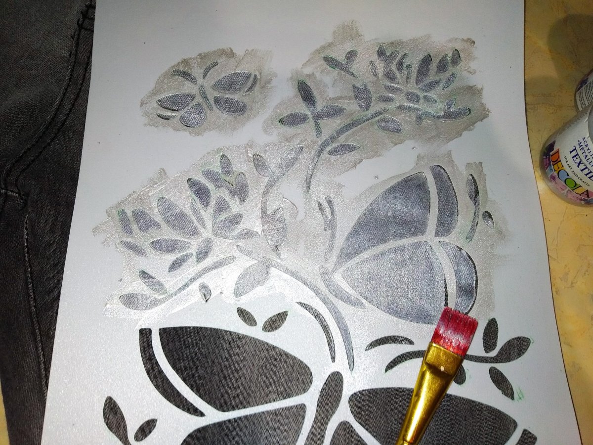 Рисование через трафарет