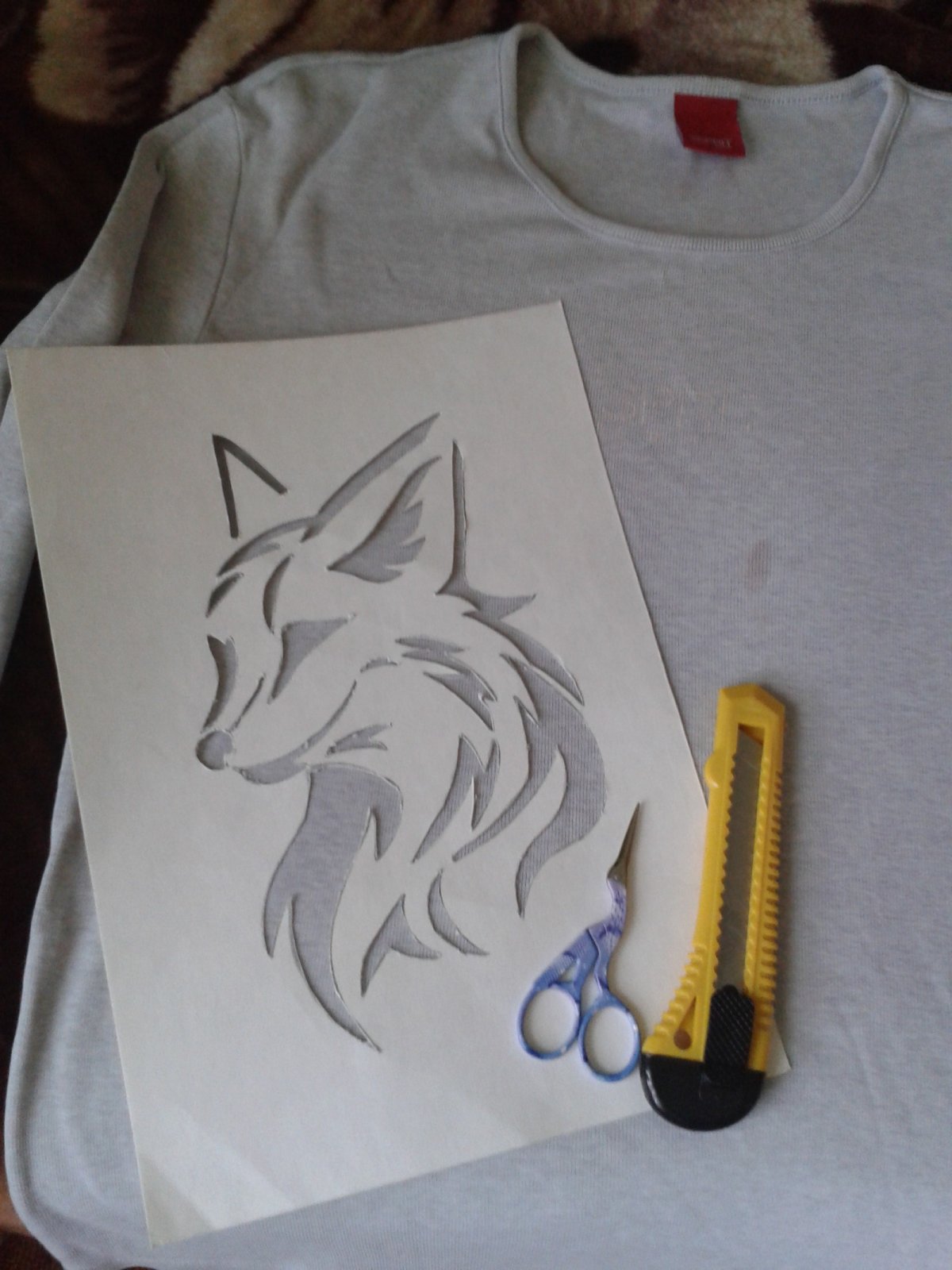 Трафарет на футболку своими руками