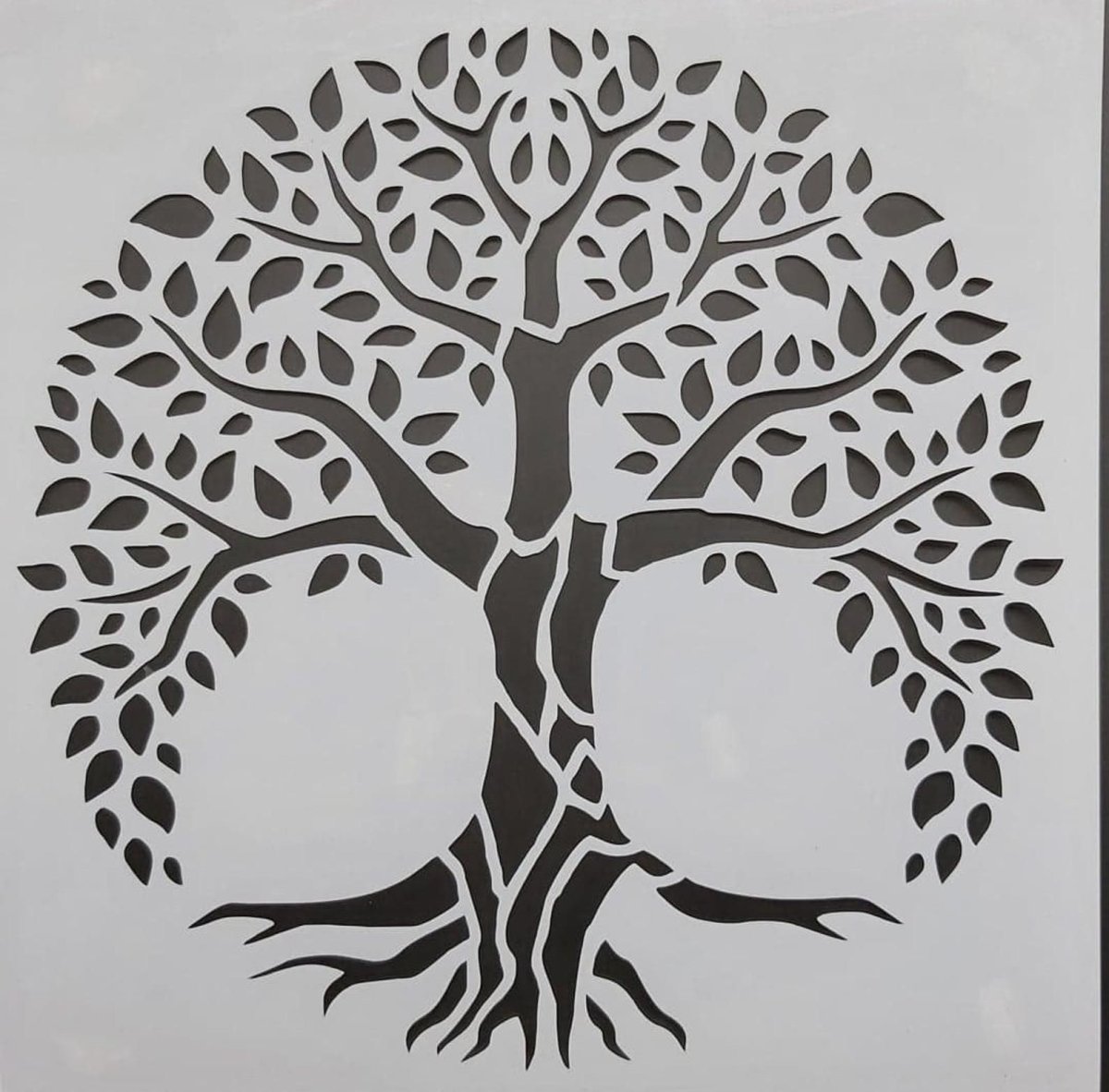 Елка в лесу для вырезания