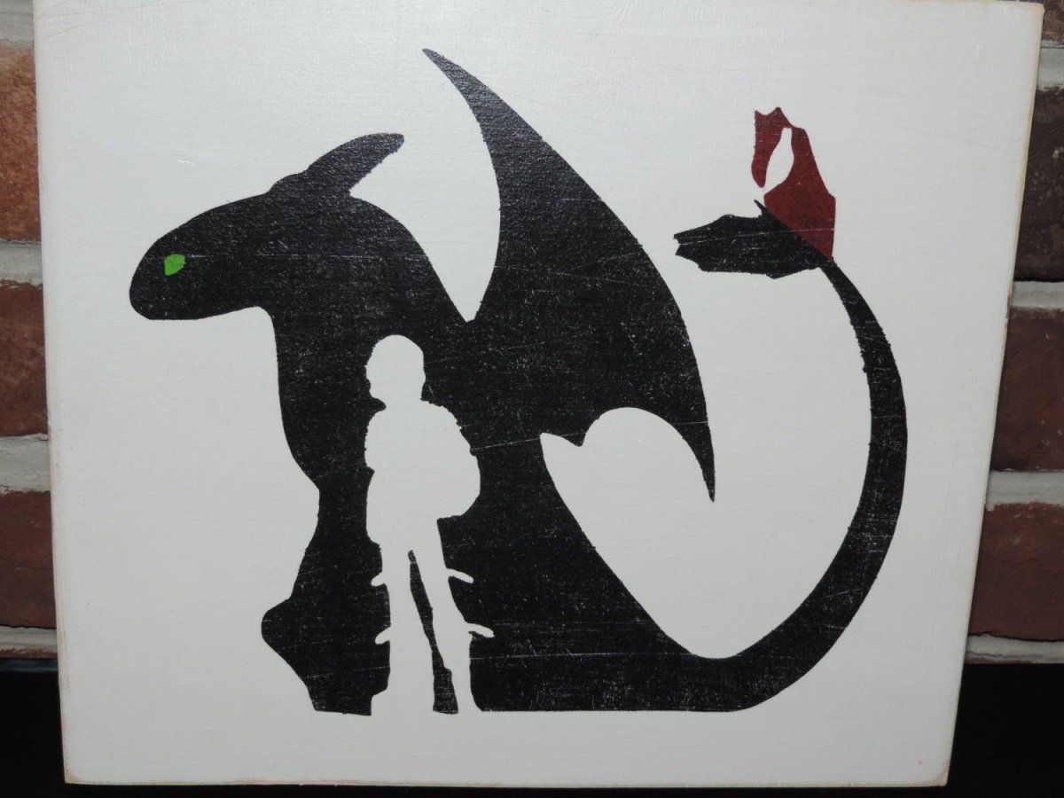 Силуэт дракона Беззубик