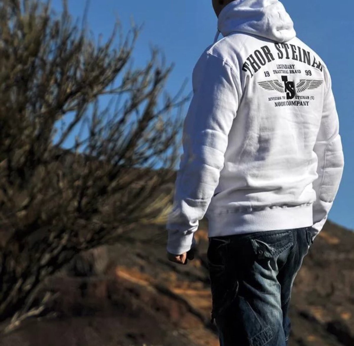 Парень со спины