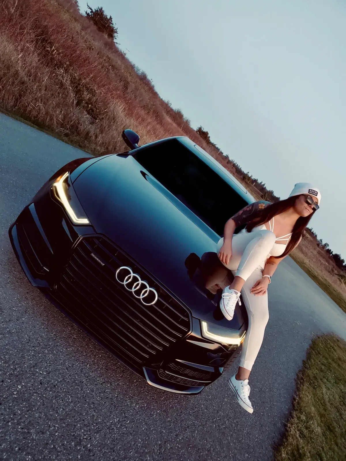 Парень за рулем