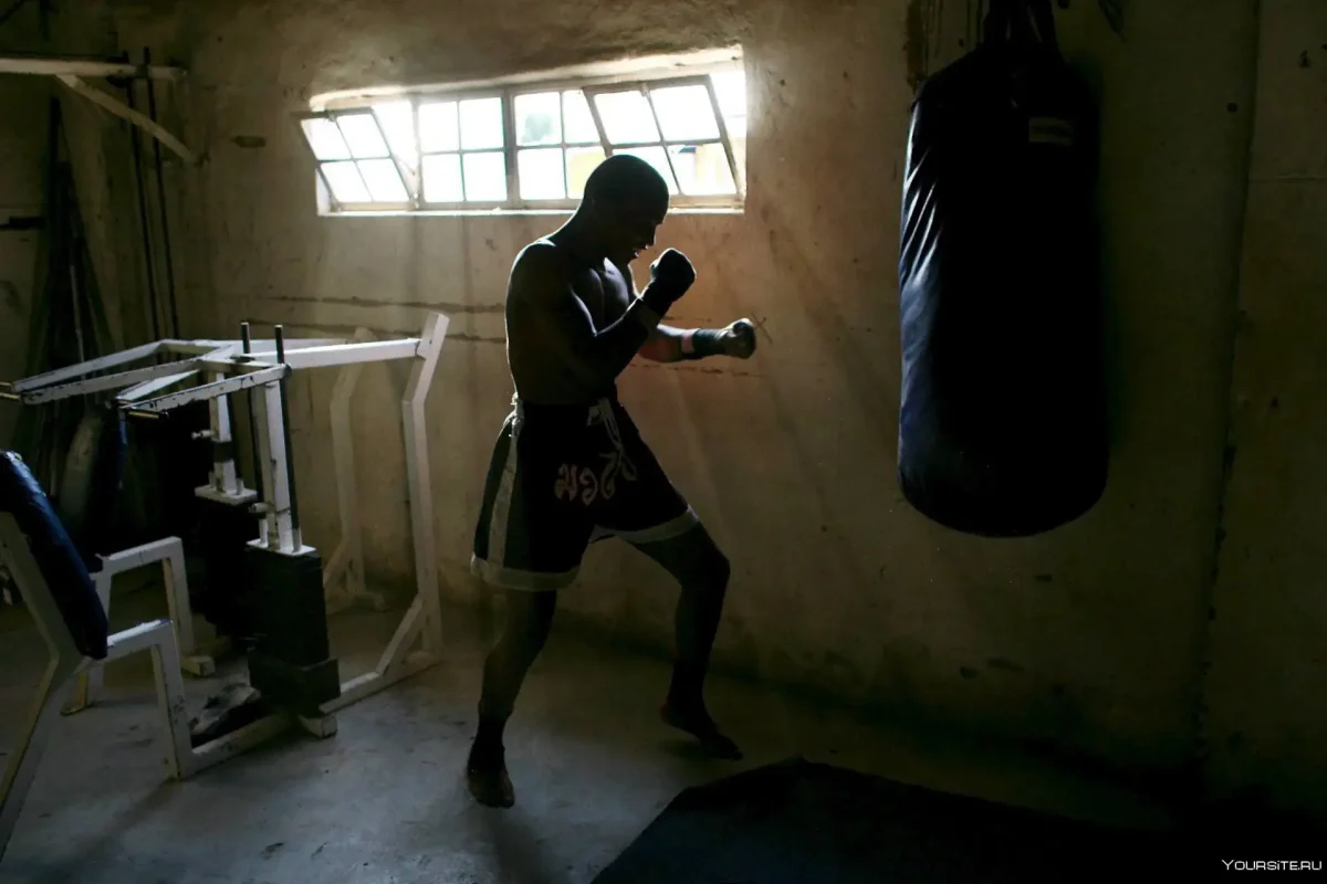 Кросс удар в боксе