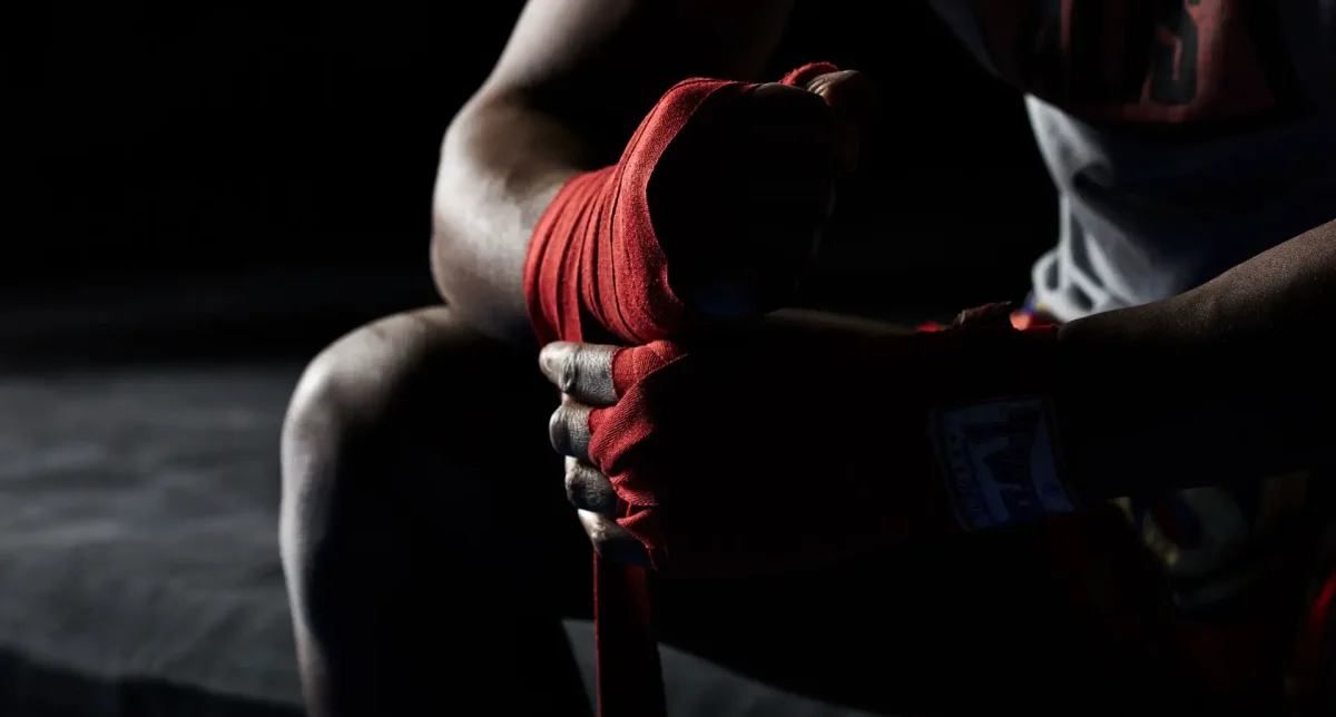 Боец в капюшоне