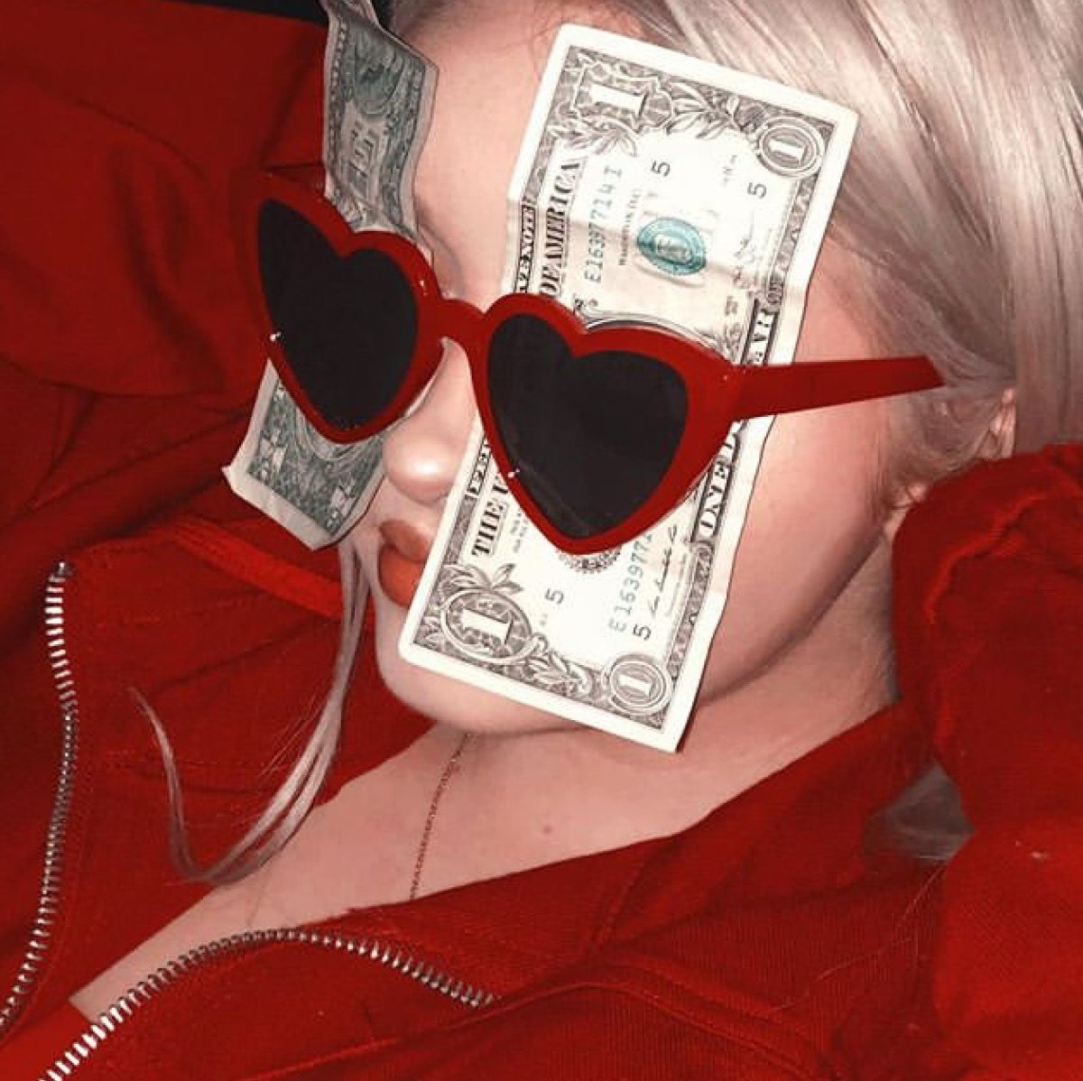 Красная Эстетика деньги