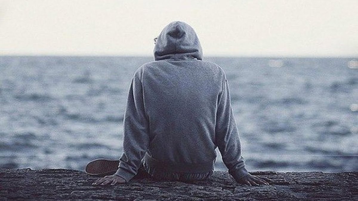 Нарисованная девушка без лица