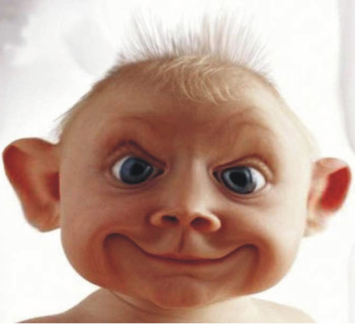 Девушка с пончиком