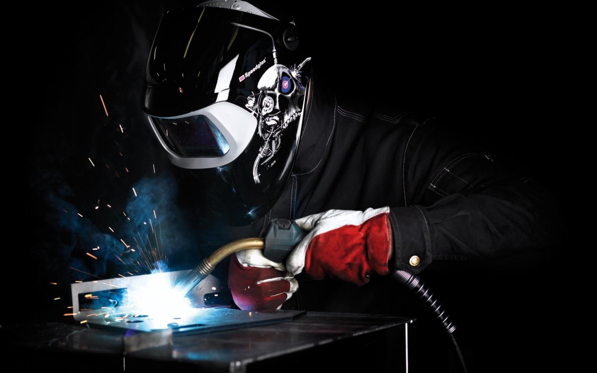 Алисия Батти сварщица