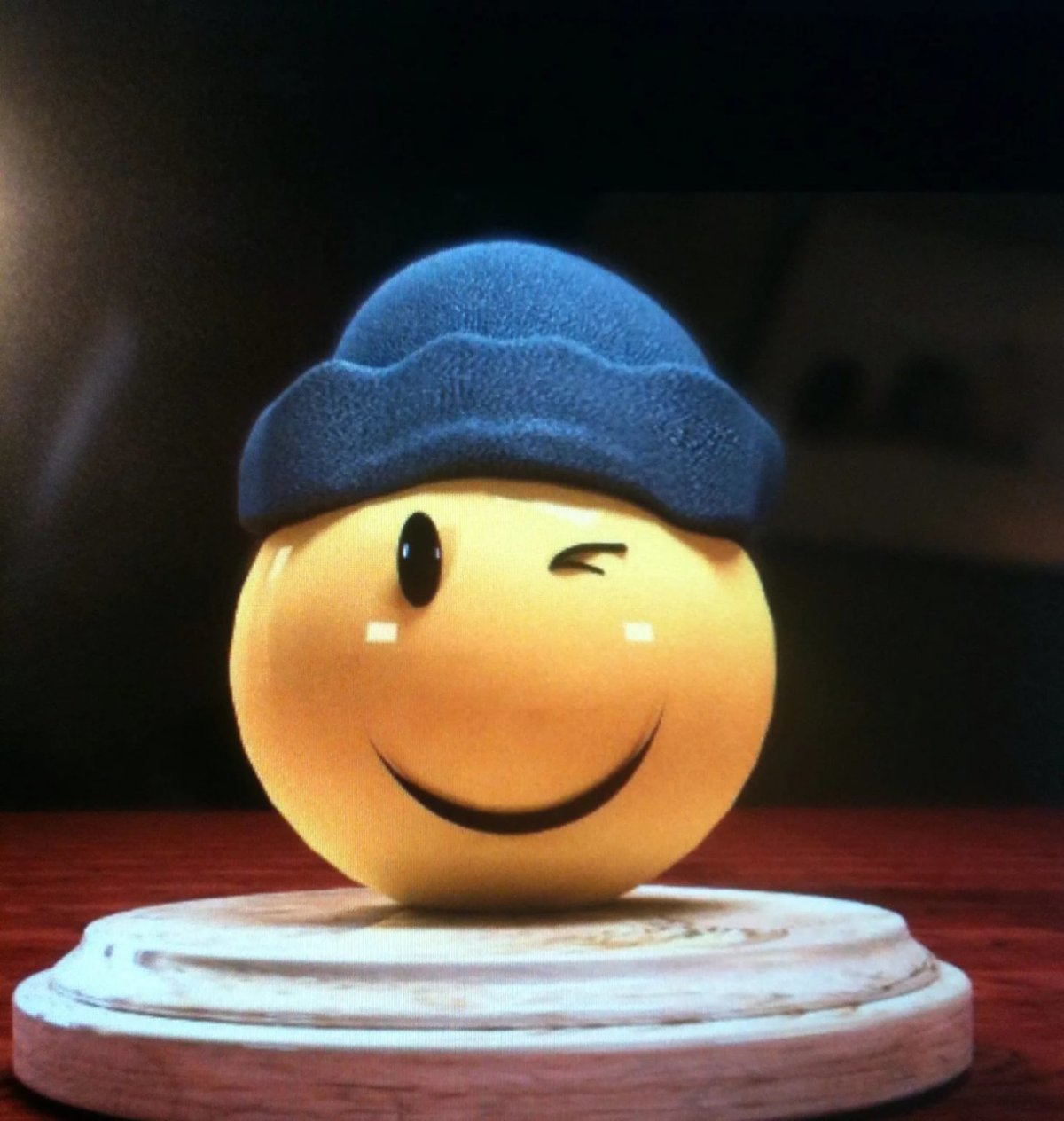 Смайлик в шапке