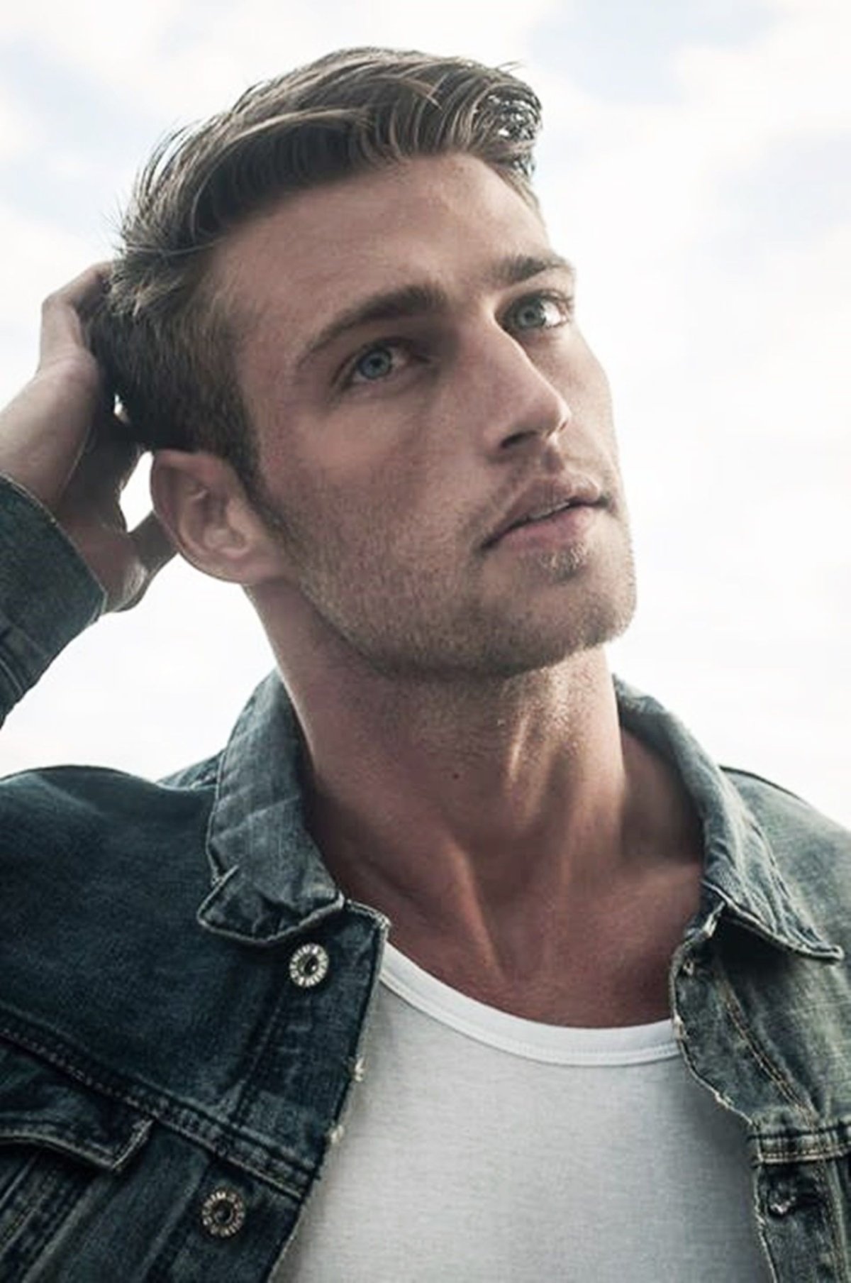 Брутальный блондин