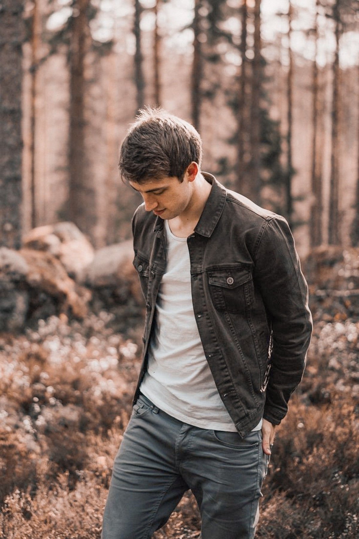 Парень в лесу