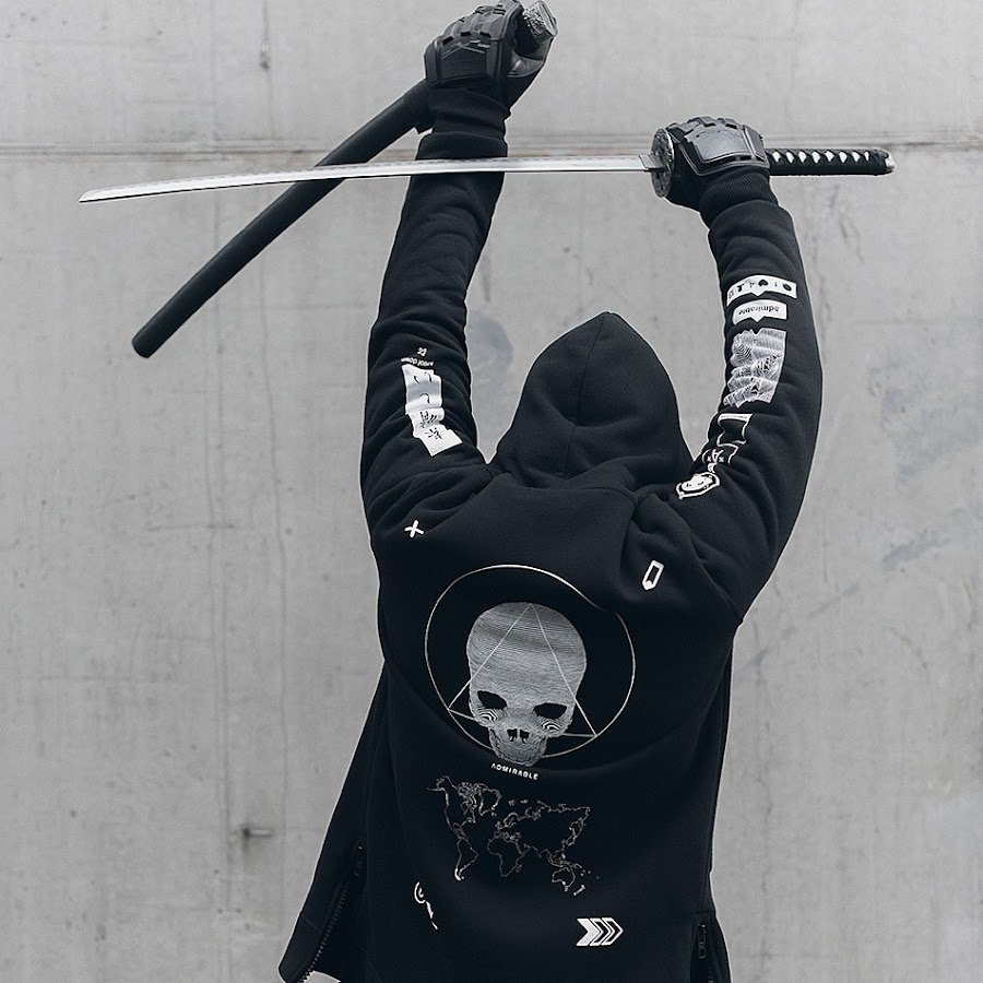 Парень в маске с дымом