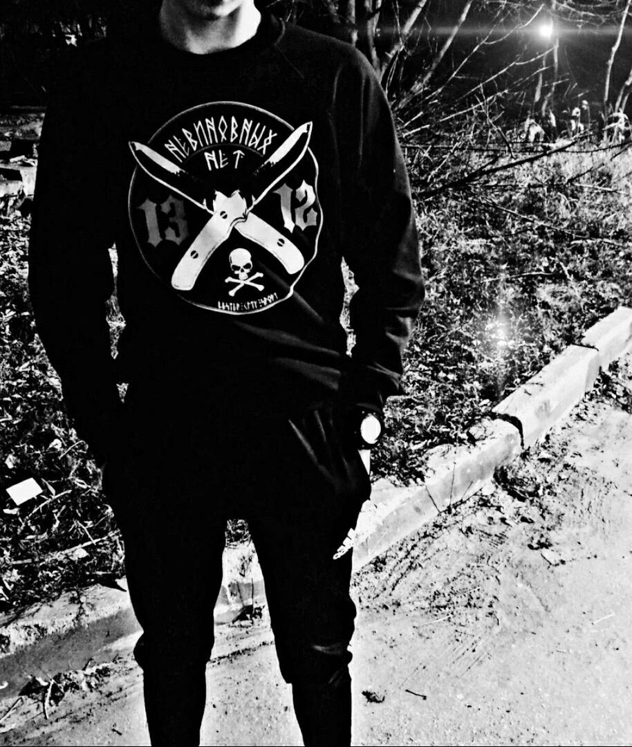 Парень в маске