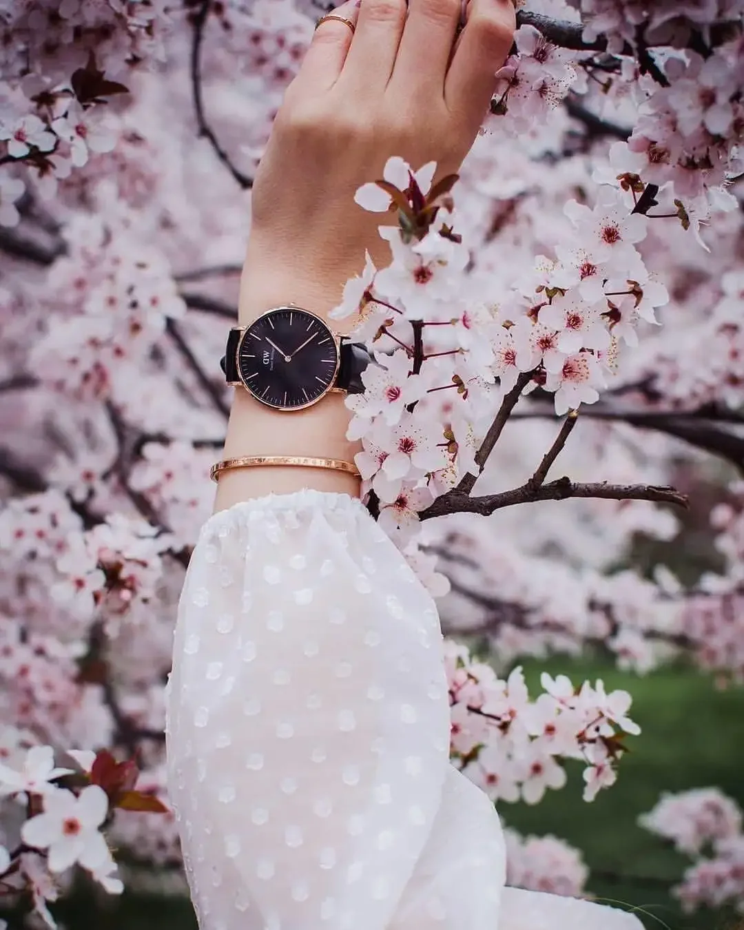 Аватарка на ватсап для девушки