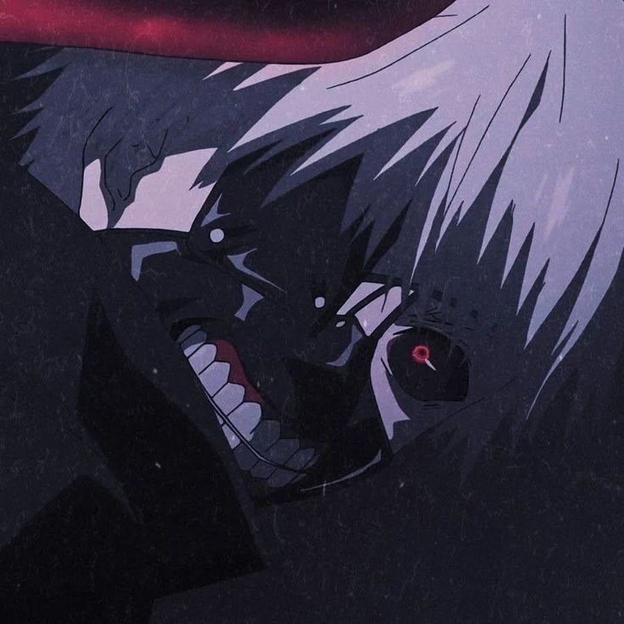 Итачи на столбе на фоне Луны