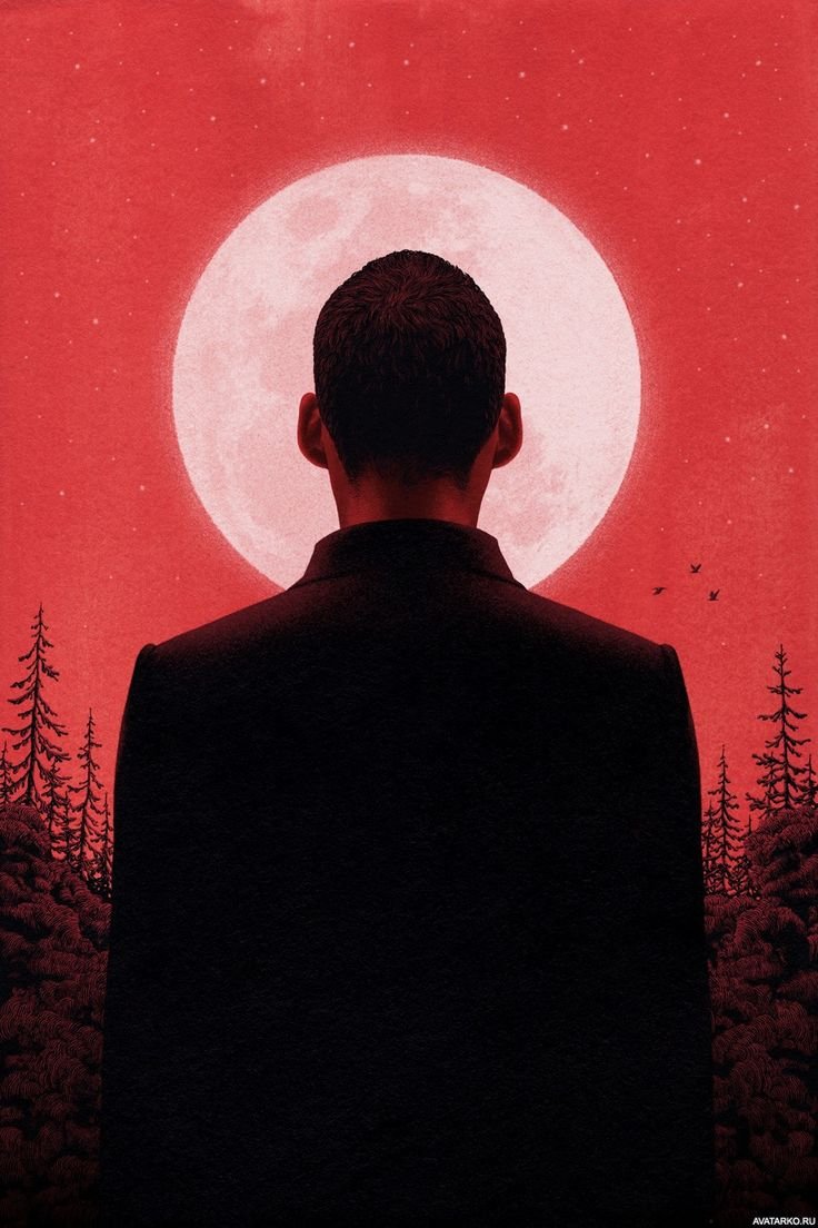 Мужчина на фоне Луны