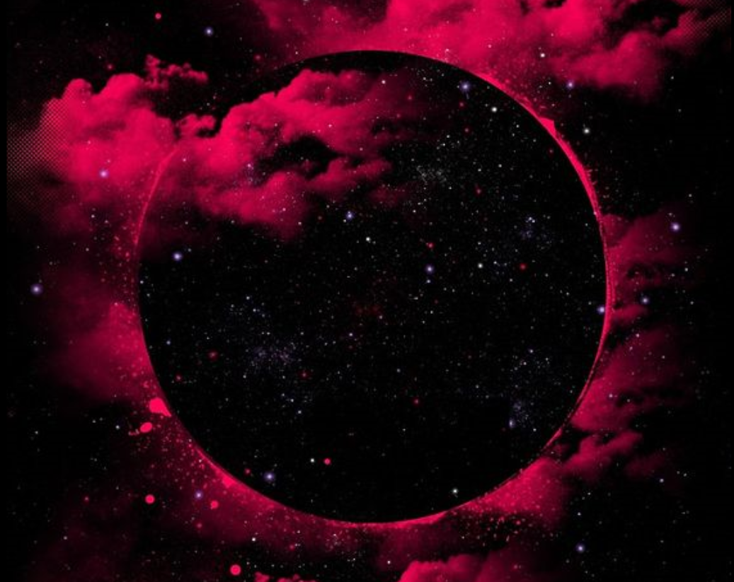 Красная Луна в космосе