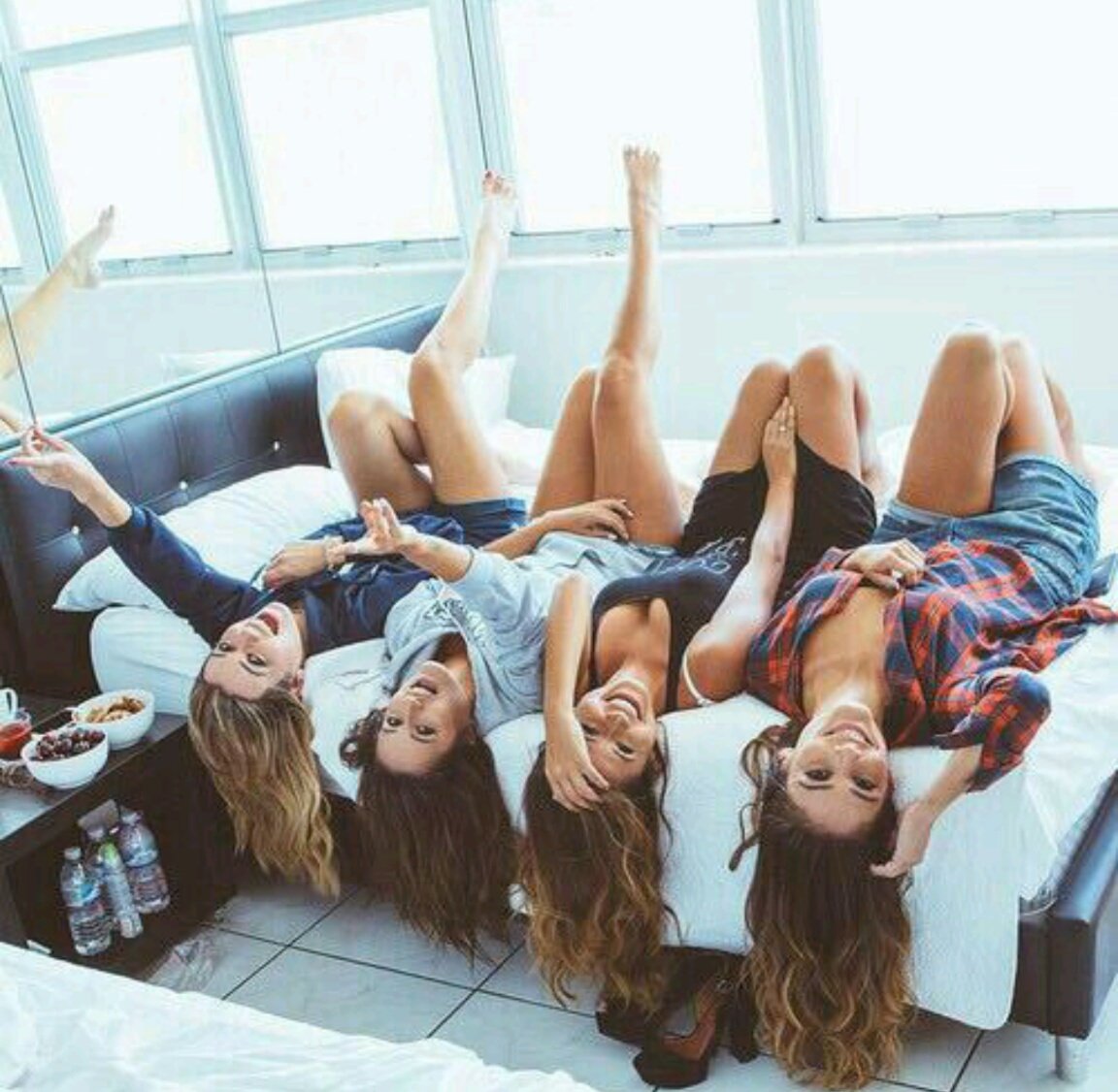 Фотосессия четырех подруг