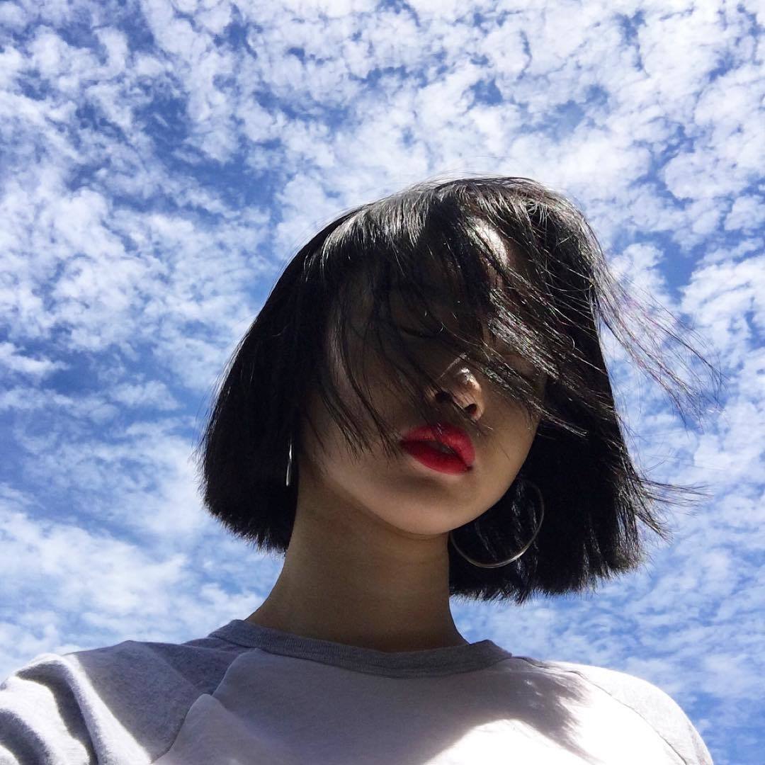 Девочка с каре ава