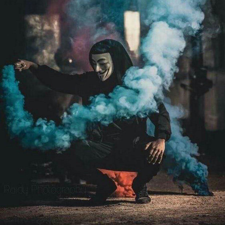 Человек в Цветном дыму