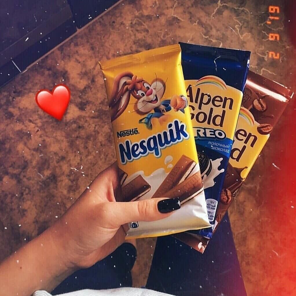 Сладости в руках