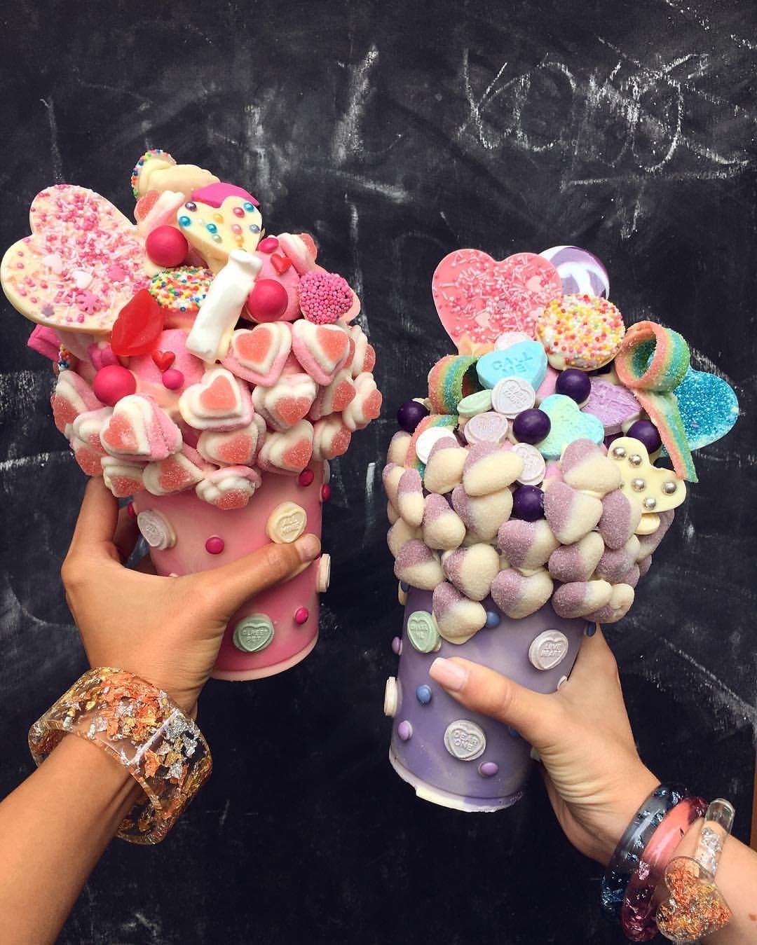 Вкусняшки в руках