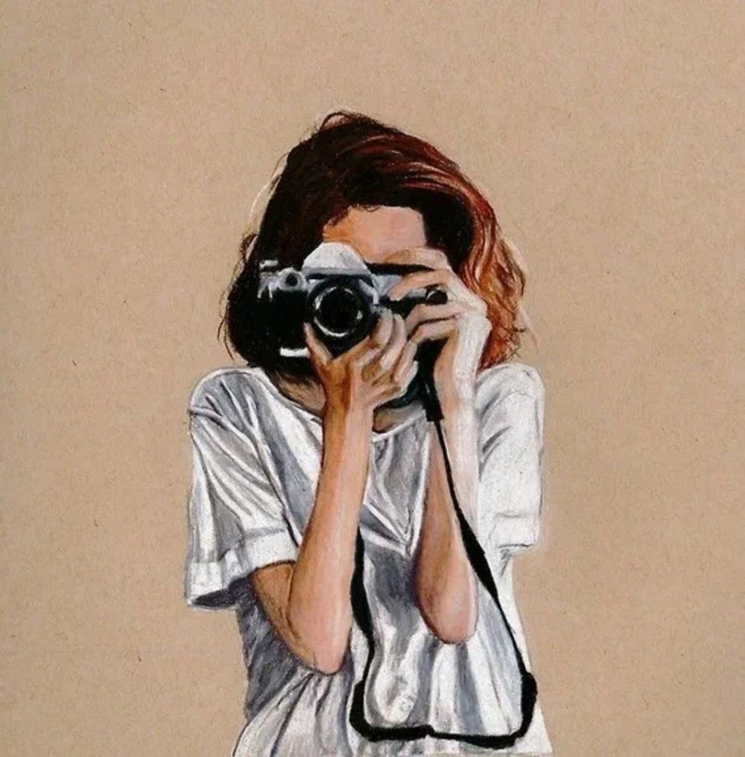 Нарисованная девушка с фотоаппаратом