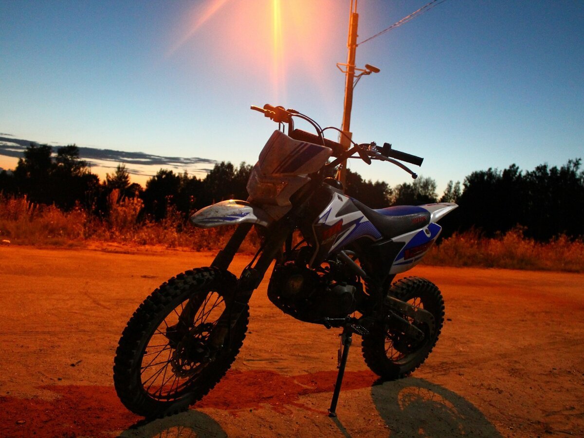 Мотоциклист в шлеме