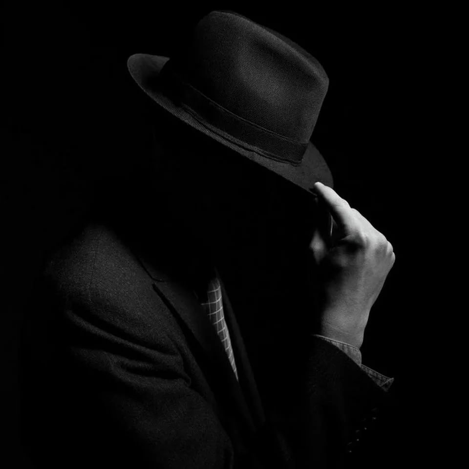 Таинственный человек в шляпе