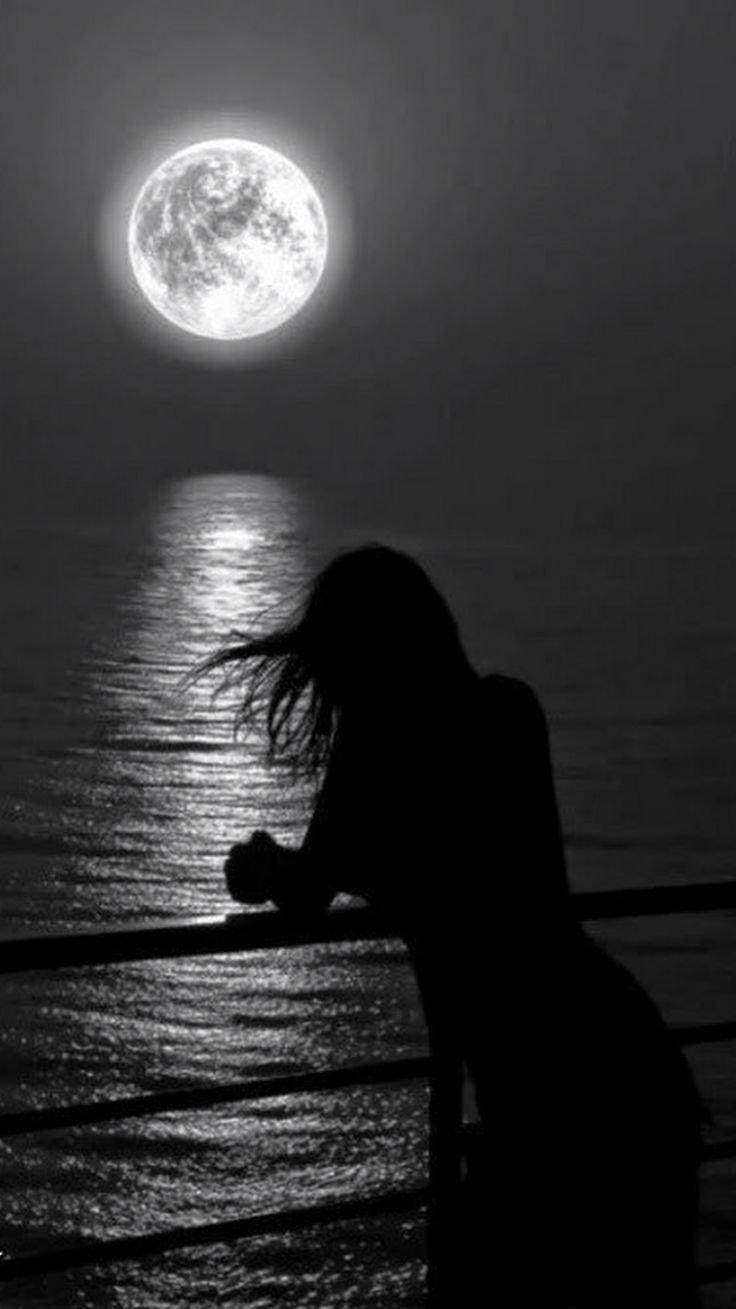 Роза в руке