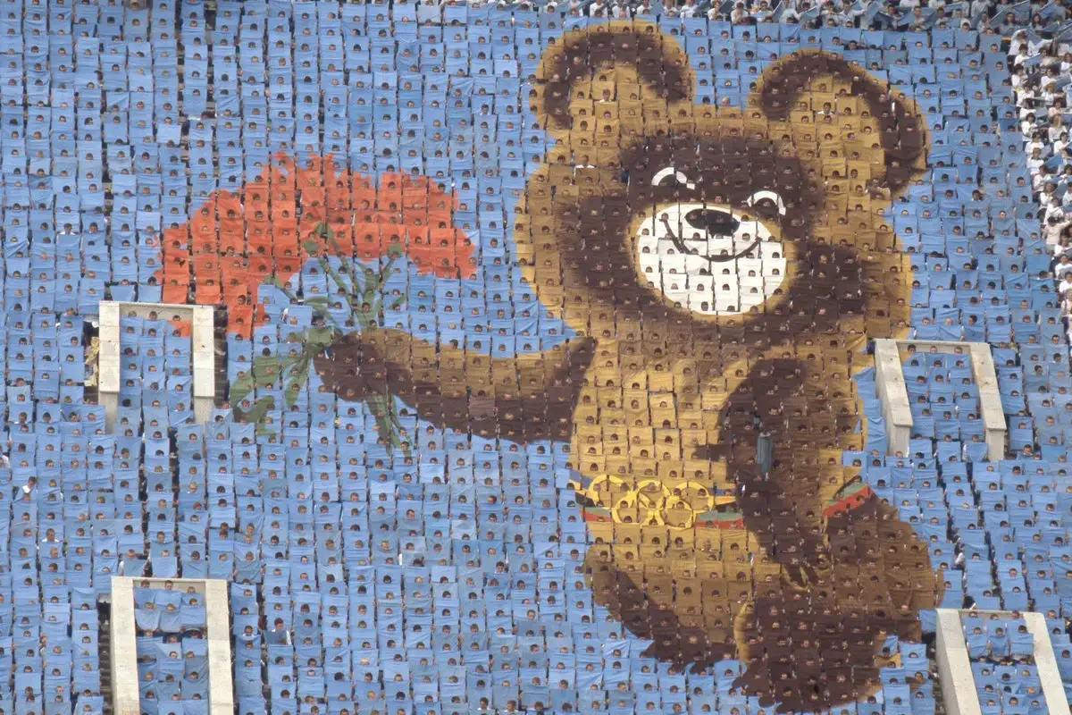 Полет олимпийского мишки 1980