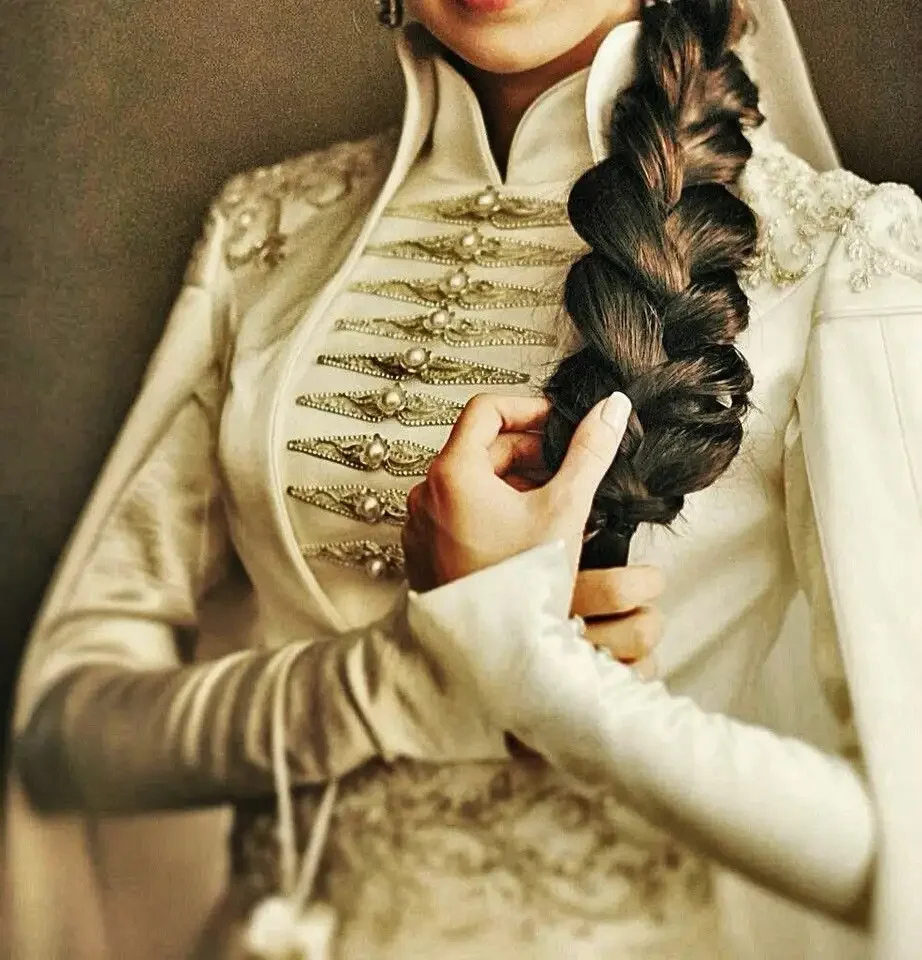 Скромные кавказские девушки