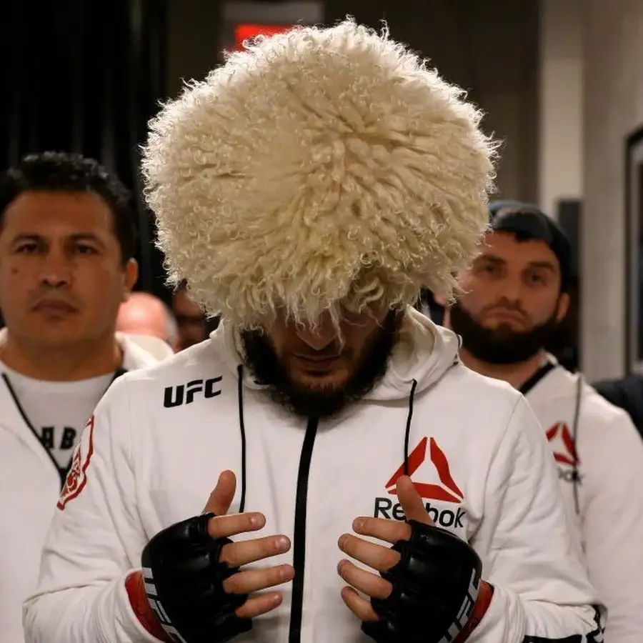 Хабиб Нурмагомедов в папахе