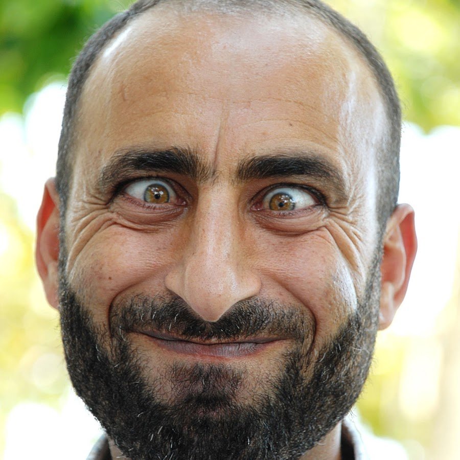 Армянин улыбается