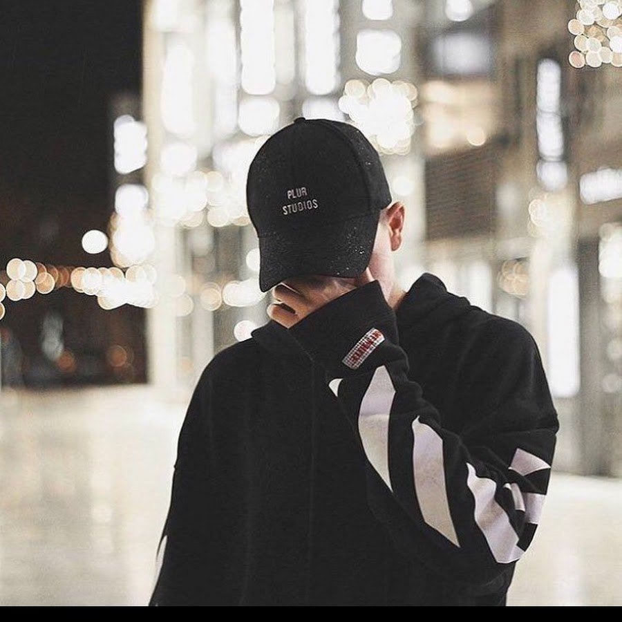 Парень в кепке