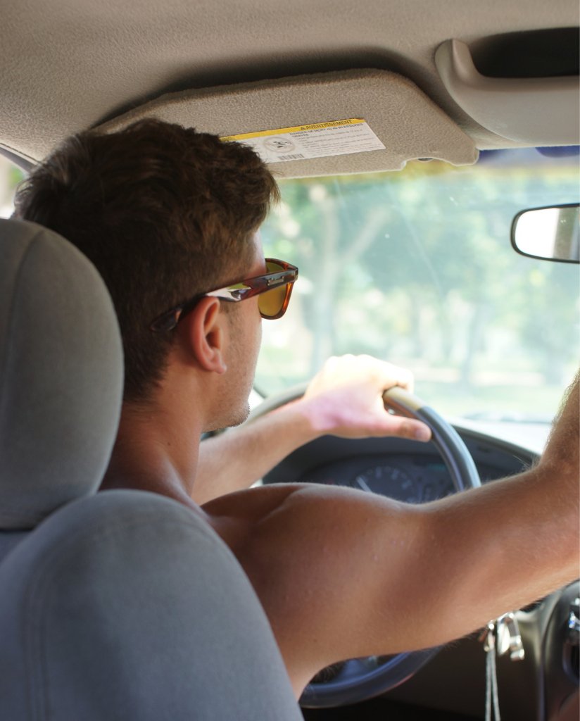 Мужчина за рулем