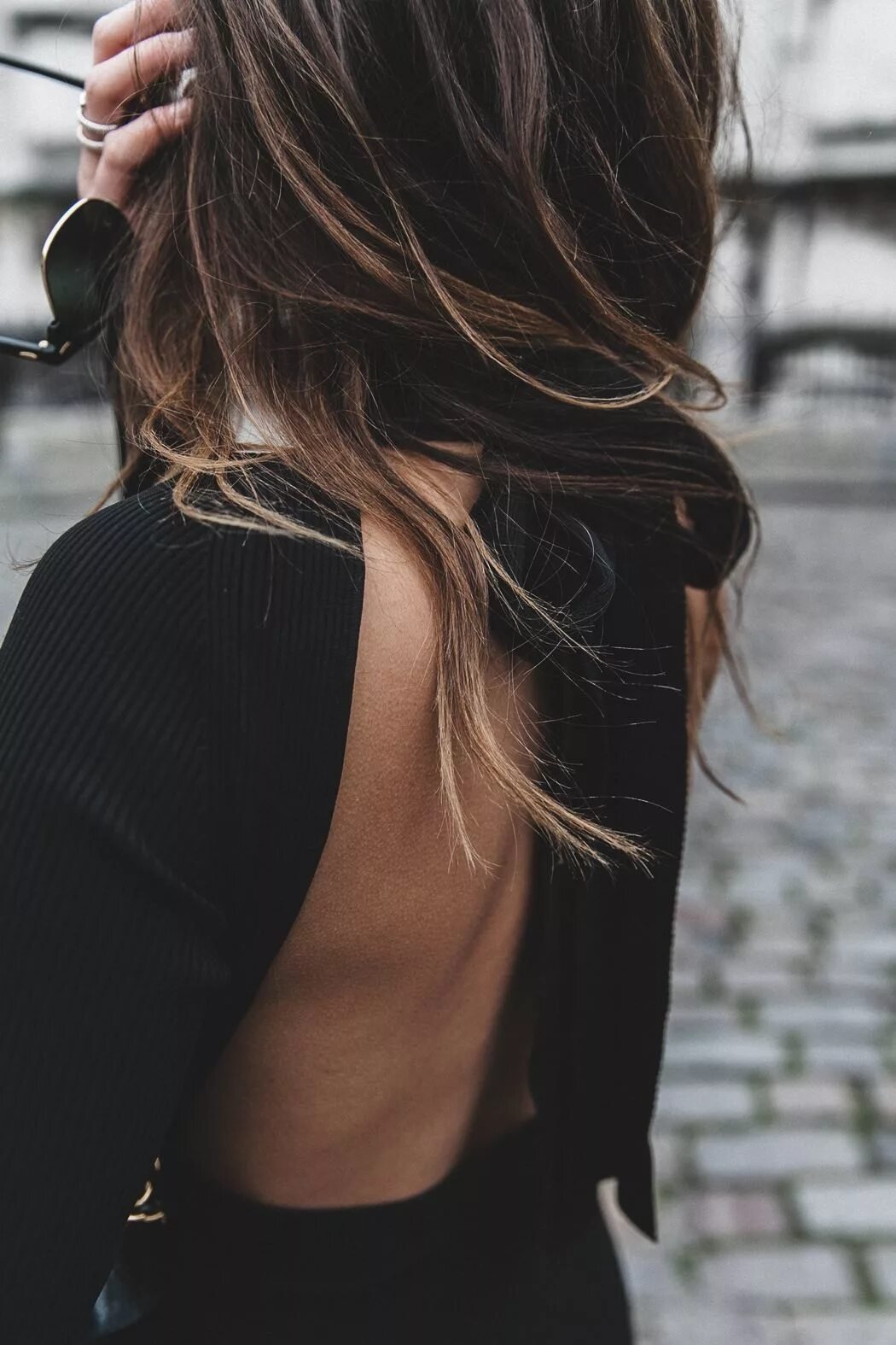 Шатенка со спины