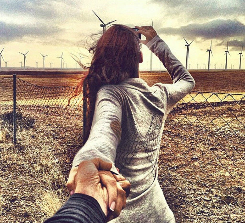 Девушка с тату арт