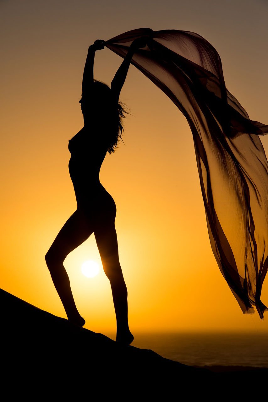 Песок девушка силуэт