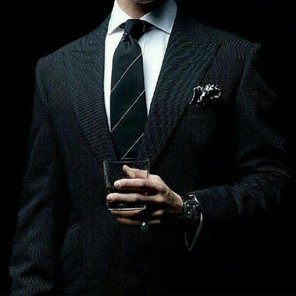 Пацан возле машины