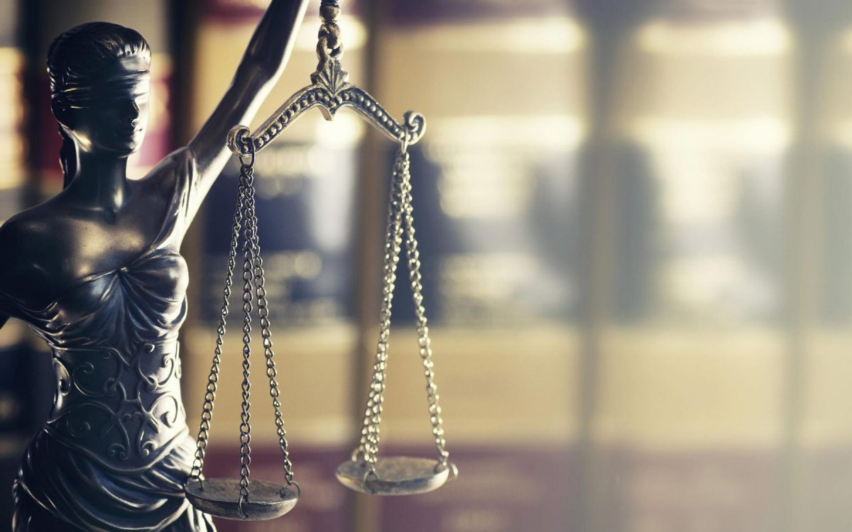 Фемида с весами и мечом вектор