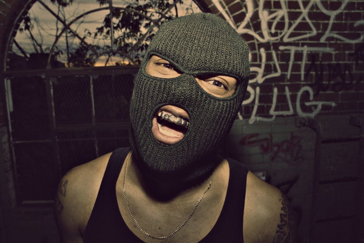 Парень в маске