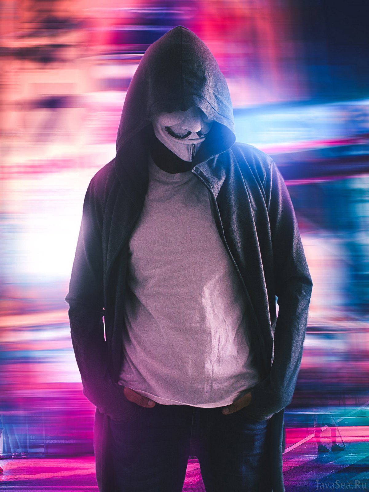 Человек в маске неон