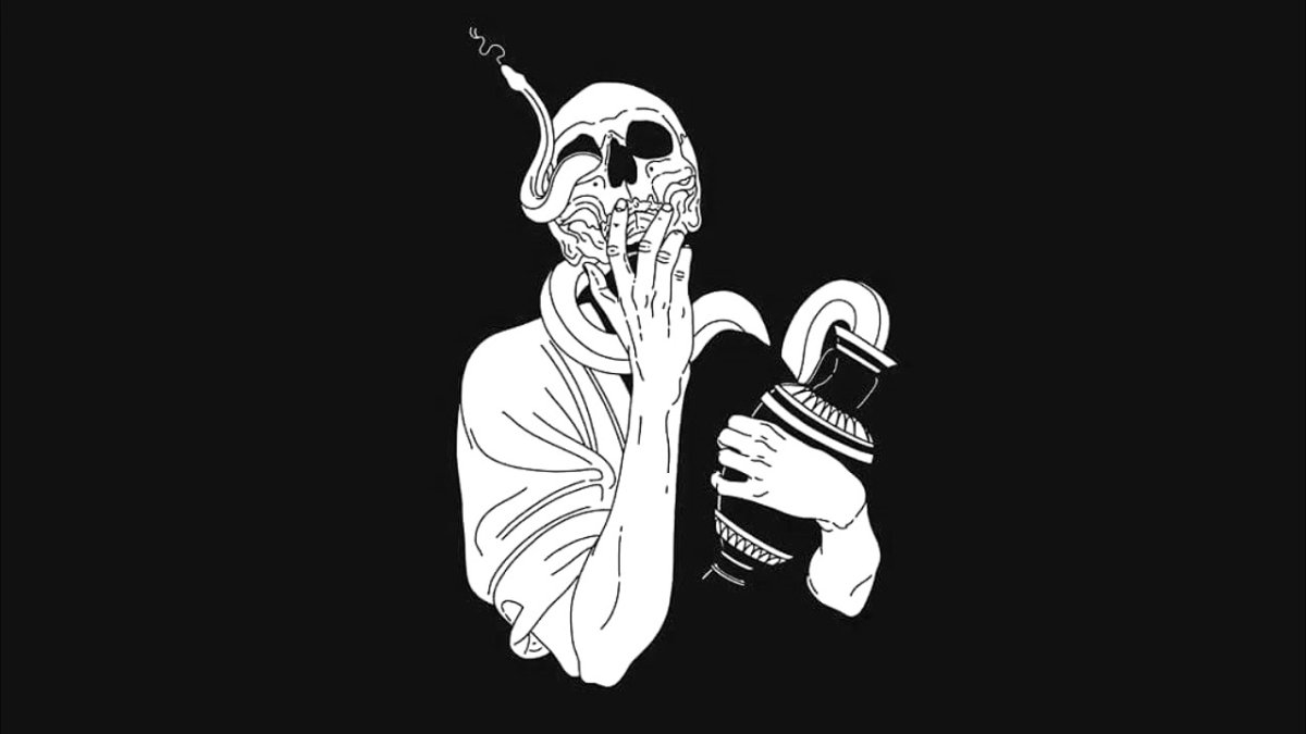 Человек в белом капюшоне