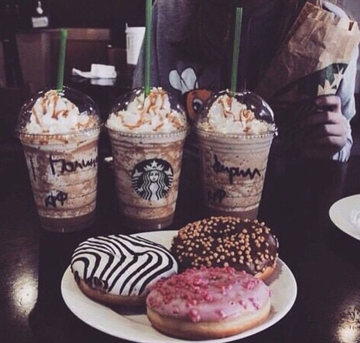 Кофе Старбакс с пончиком