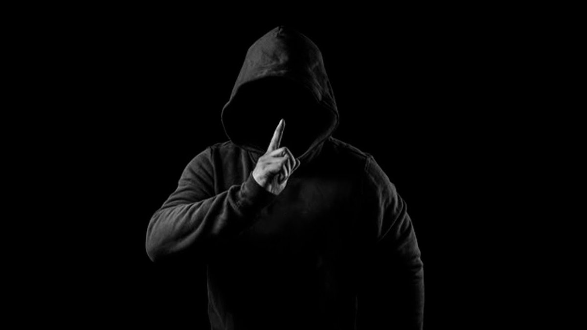 Человек в капюшоне